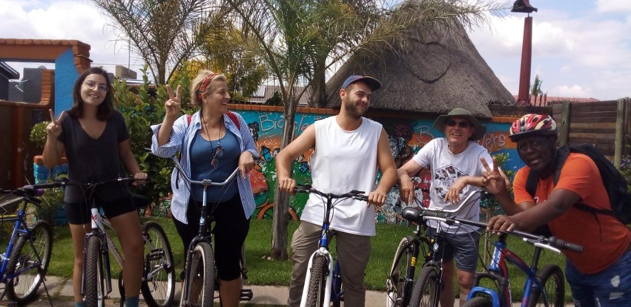 소웨토 Authentic Bicycle Tours And Backpackers 호스텔 외부 사진