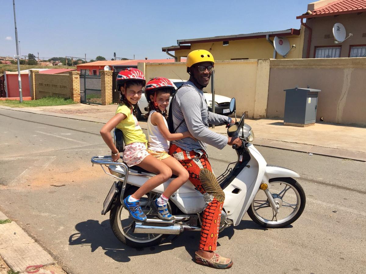 소웨토 Authentic Bicycle Tours And Backpackers 호스텔 외부 사진